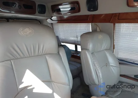 1998 Ford E-150 Recreational z USA, uszkodzony, nr VIN 1FDRE1467WHB64526